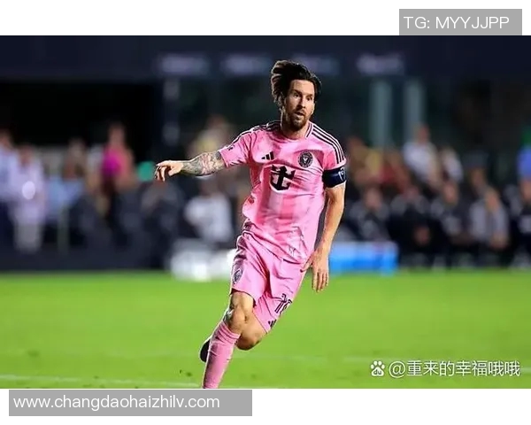 足球明星在绿茵场上展现绝技让球迷尽享激情与快乐的盛宴