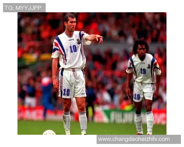 足球明星珍贵瞬间高清照片大揭秘让你一睹他们不为人知的真实面貌